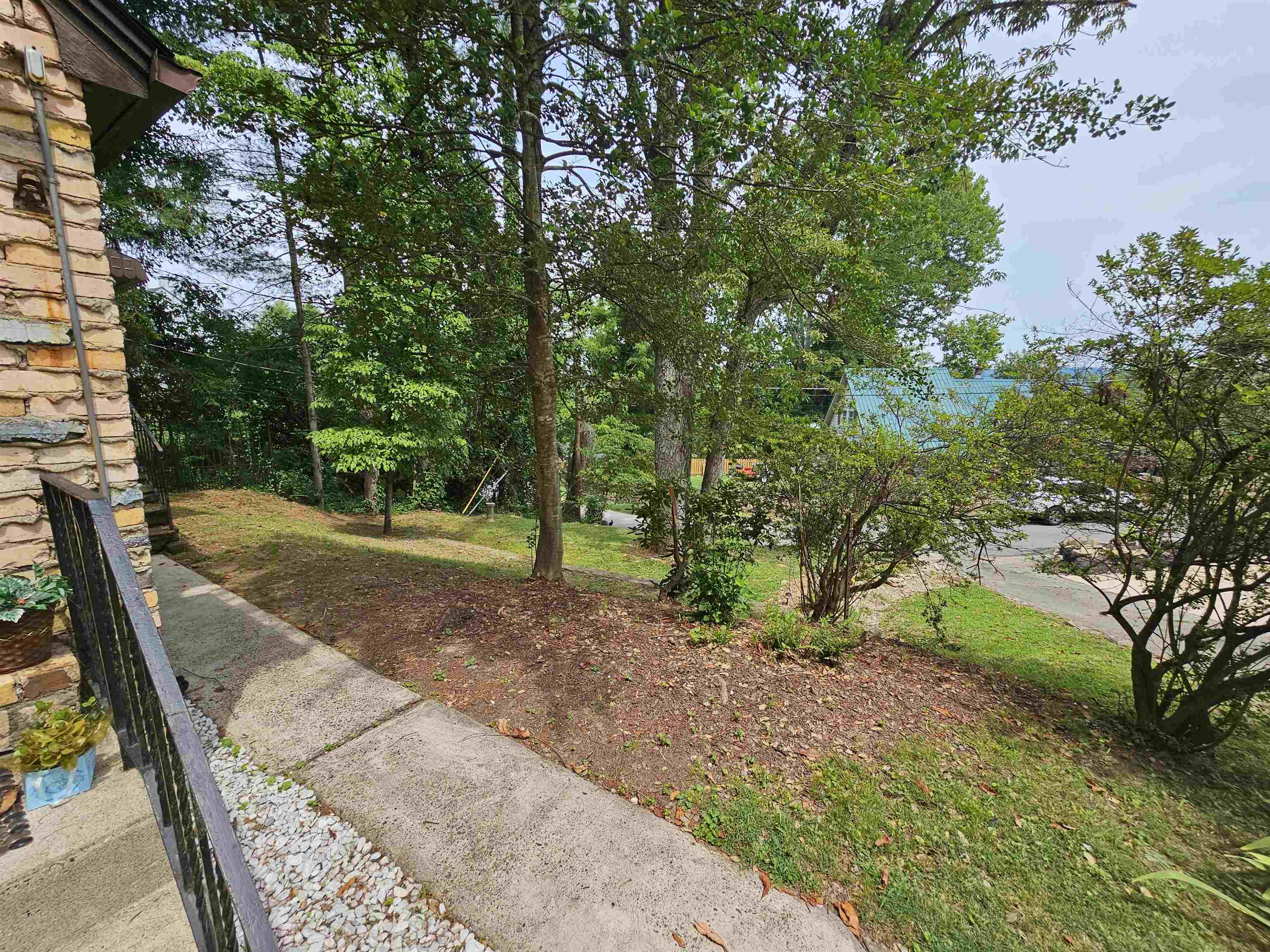 619 Hawthorne Way