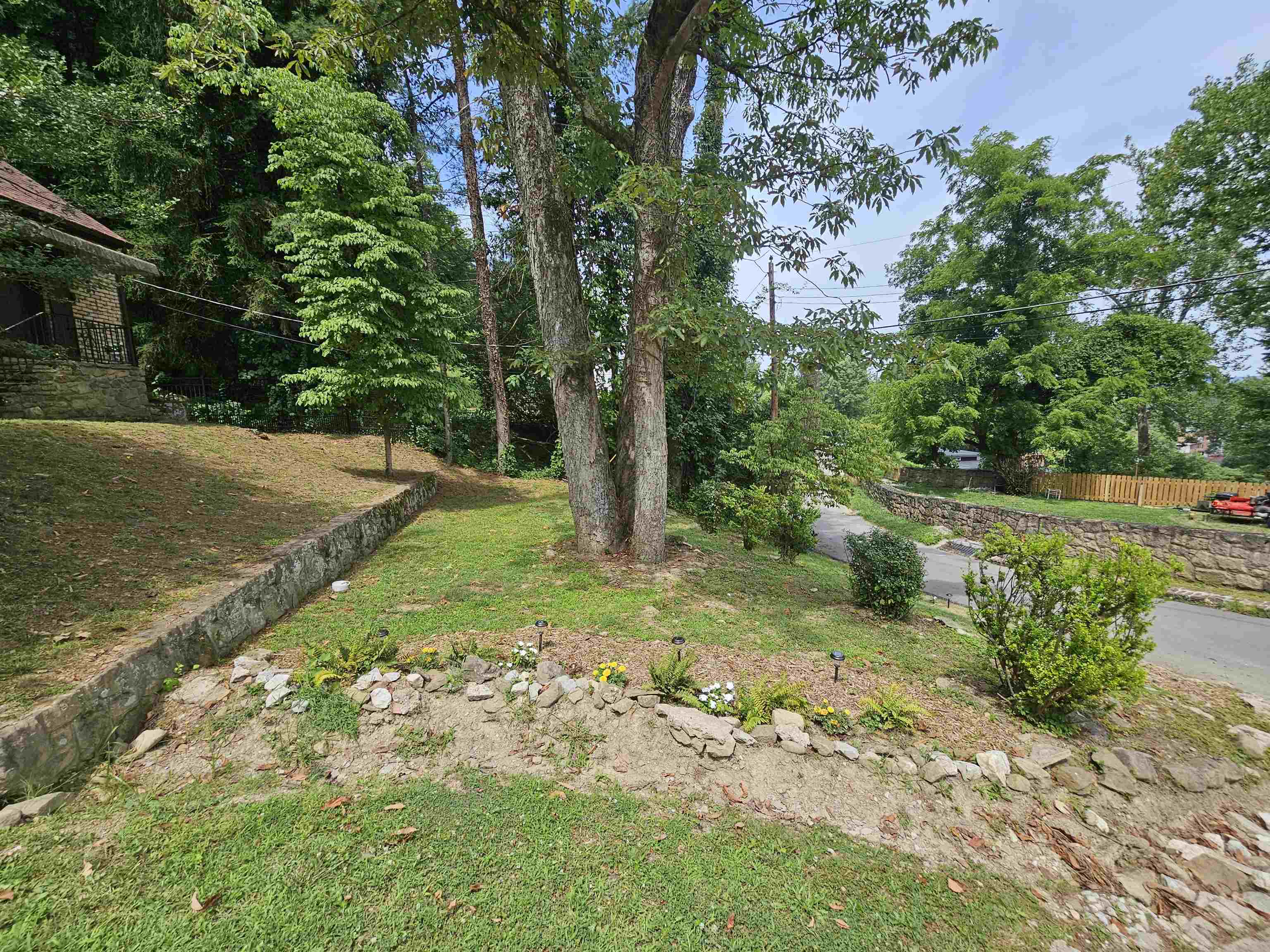 619 Hawthorne Way
