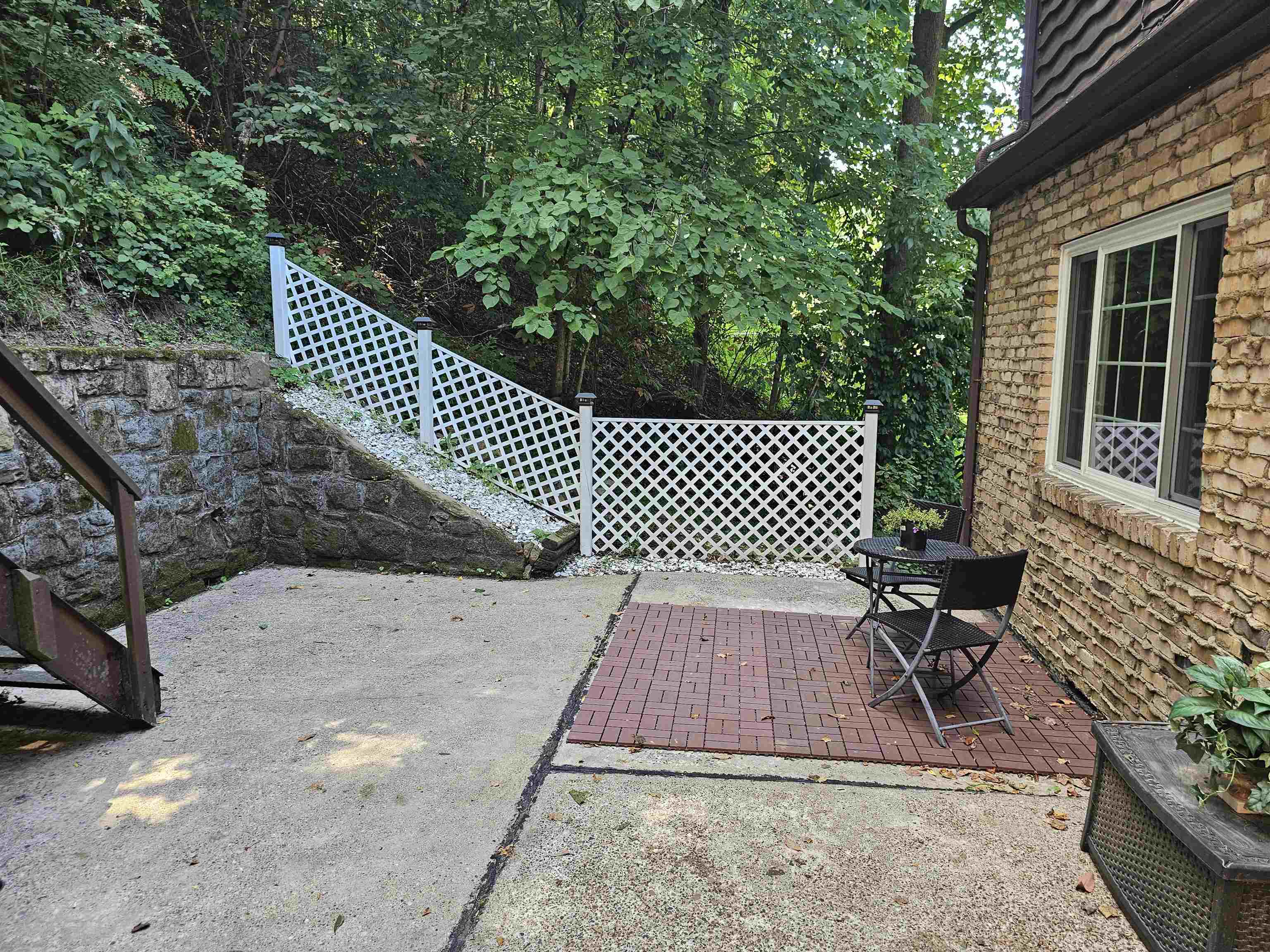 619 Hawthorne Way