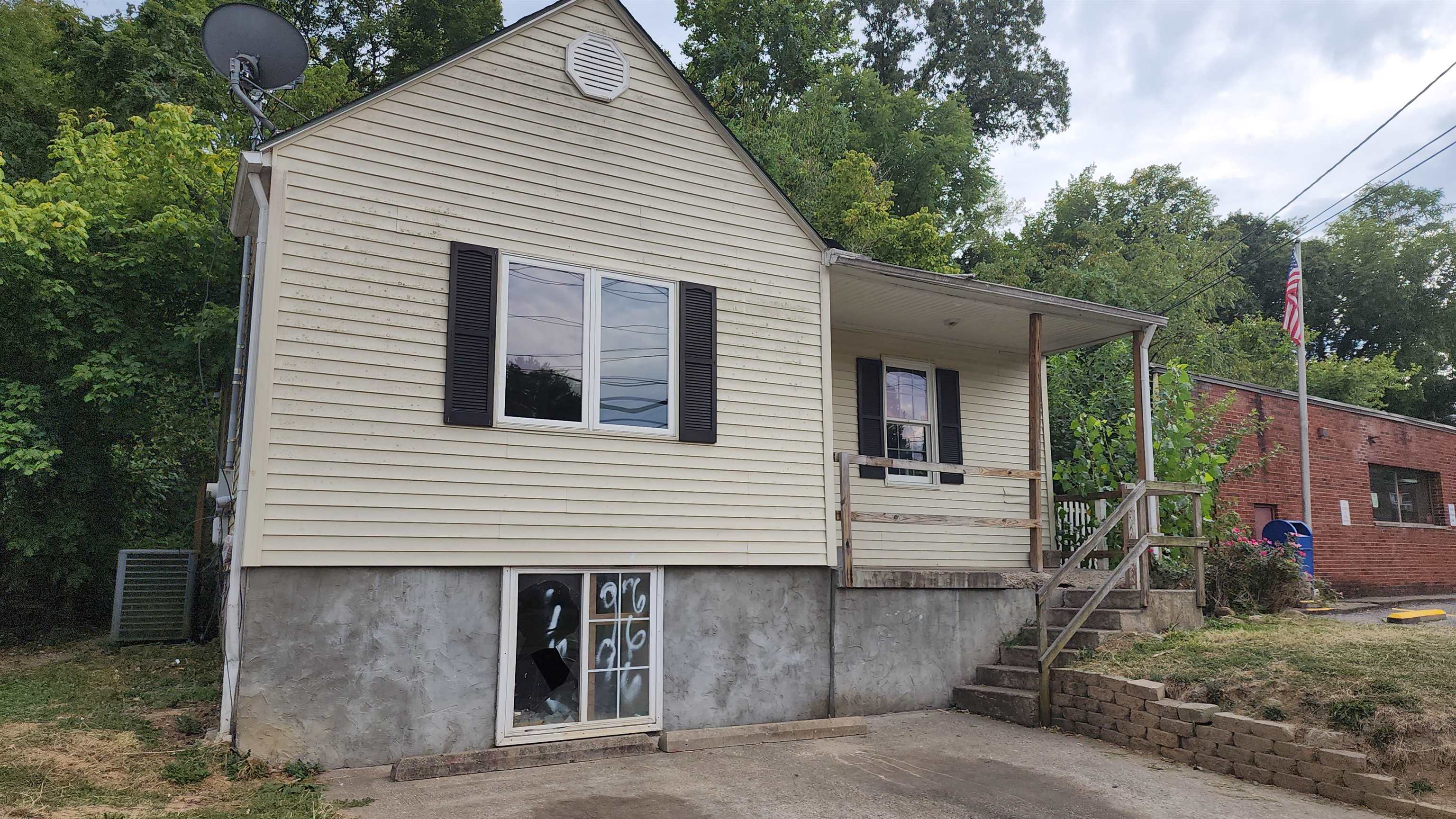 325 Olive St