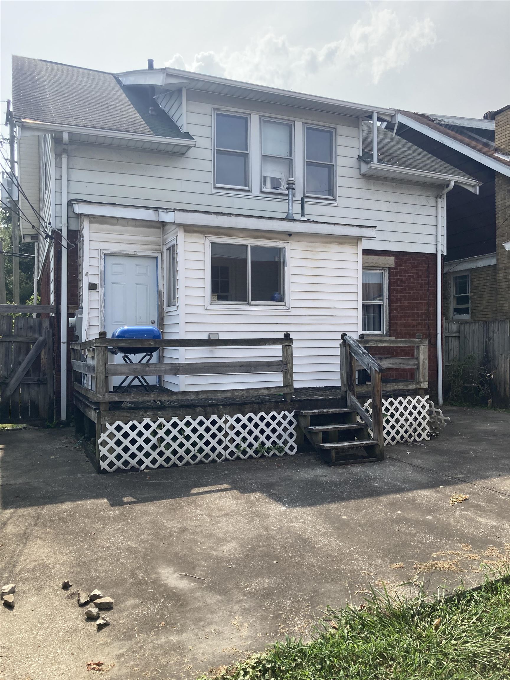 824 2ND Street W