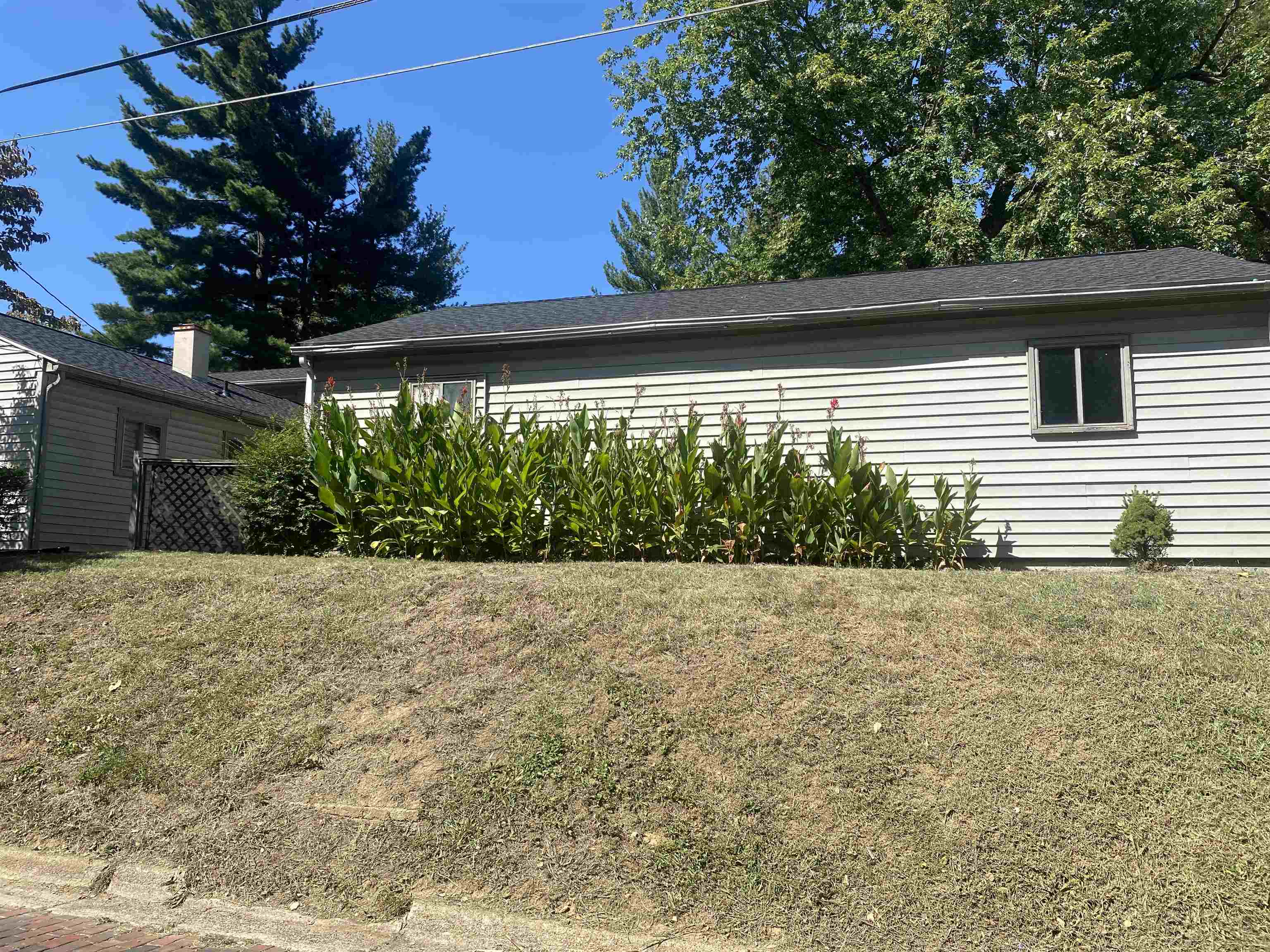 1914 Foster Ave