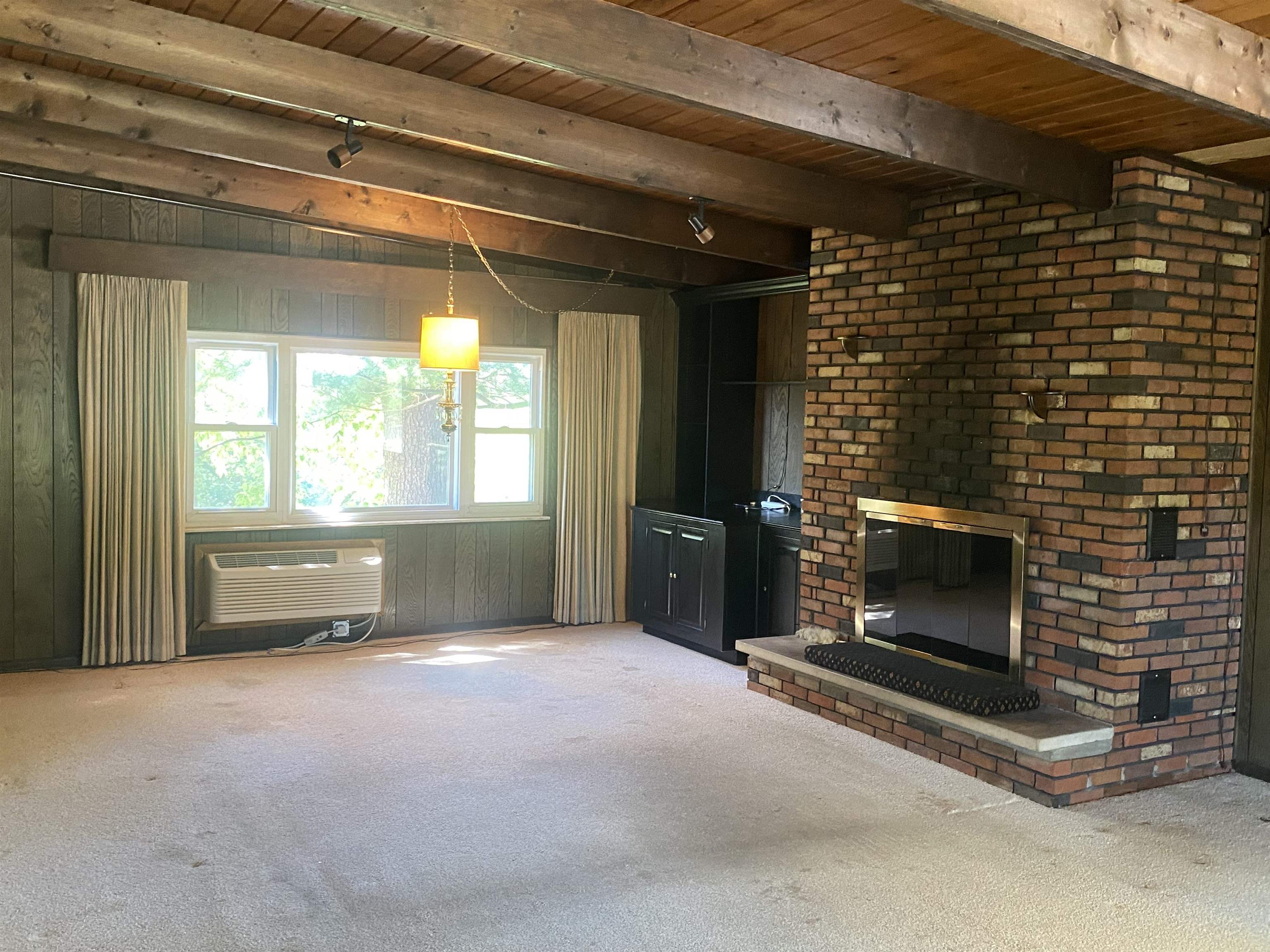 1914 Foster Ave