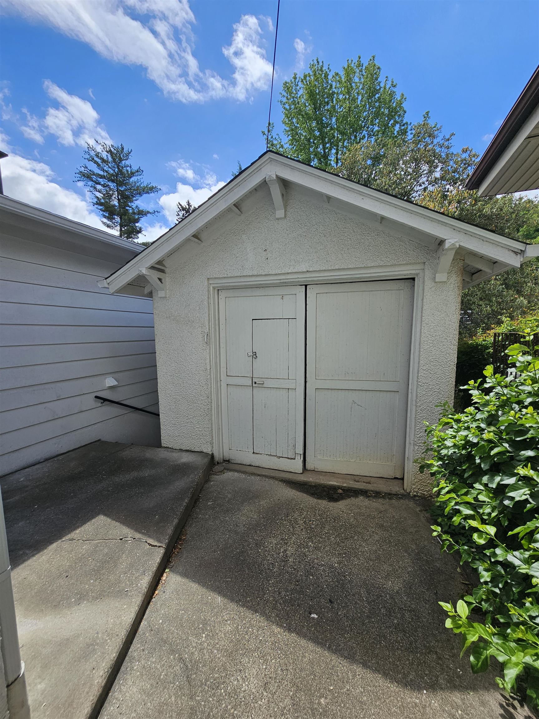 215 12th Ave