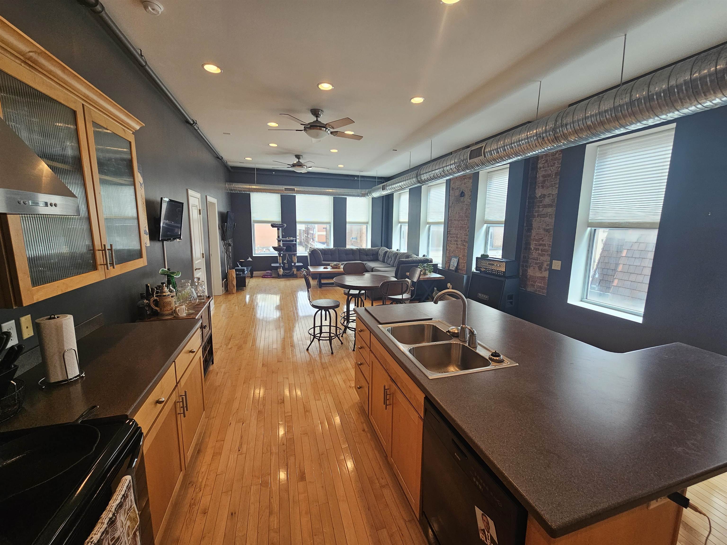 419 9th St Unit 301