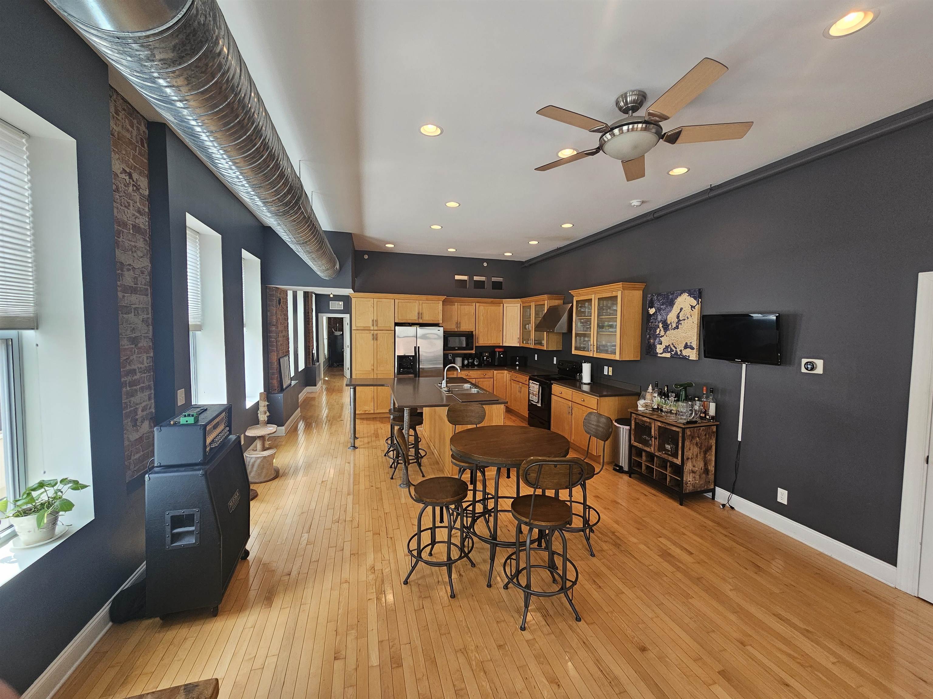 419 9th St Unit 301