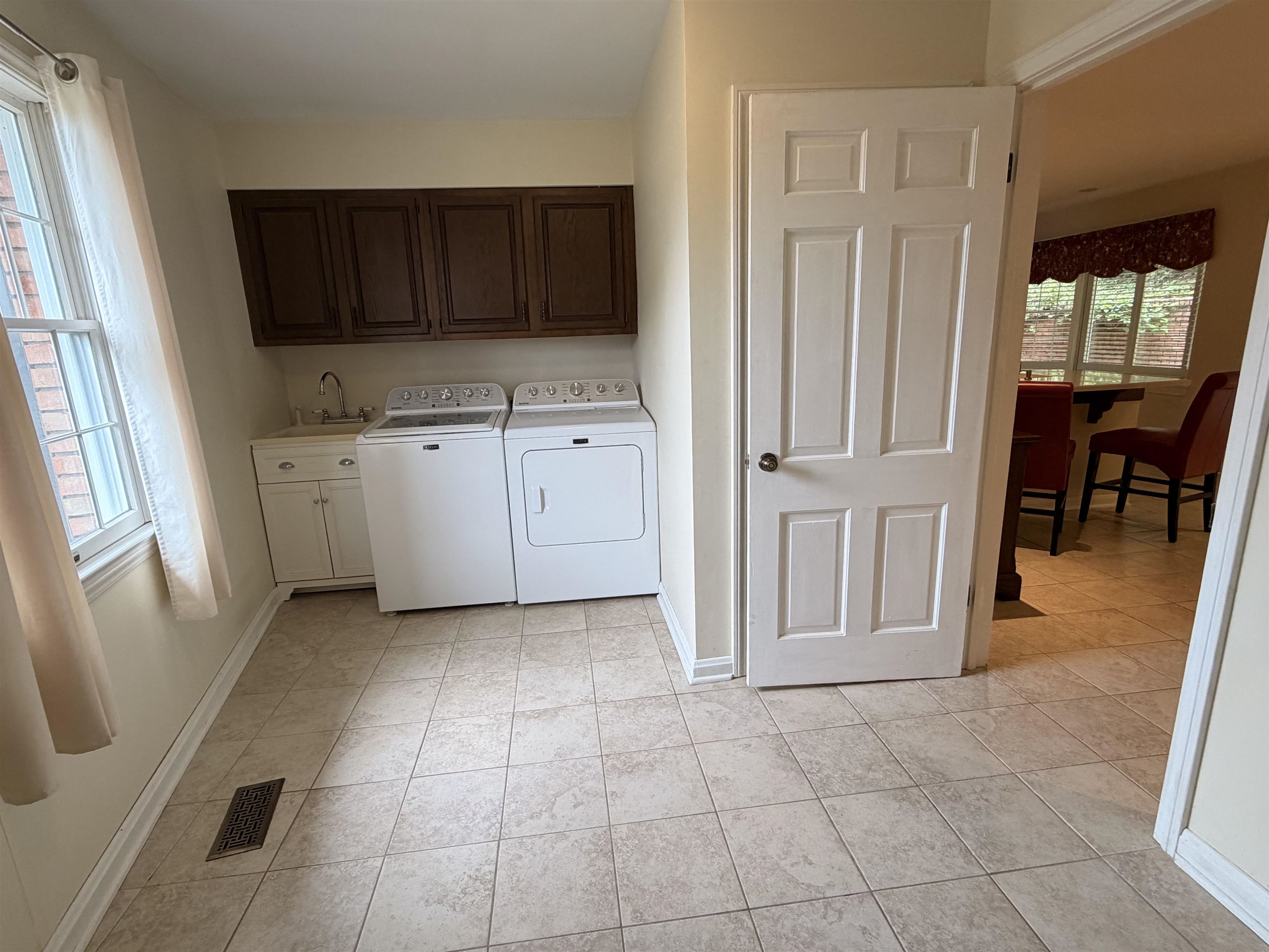 68 Camelot Dr