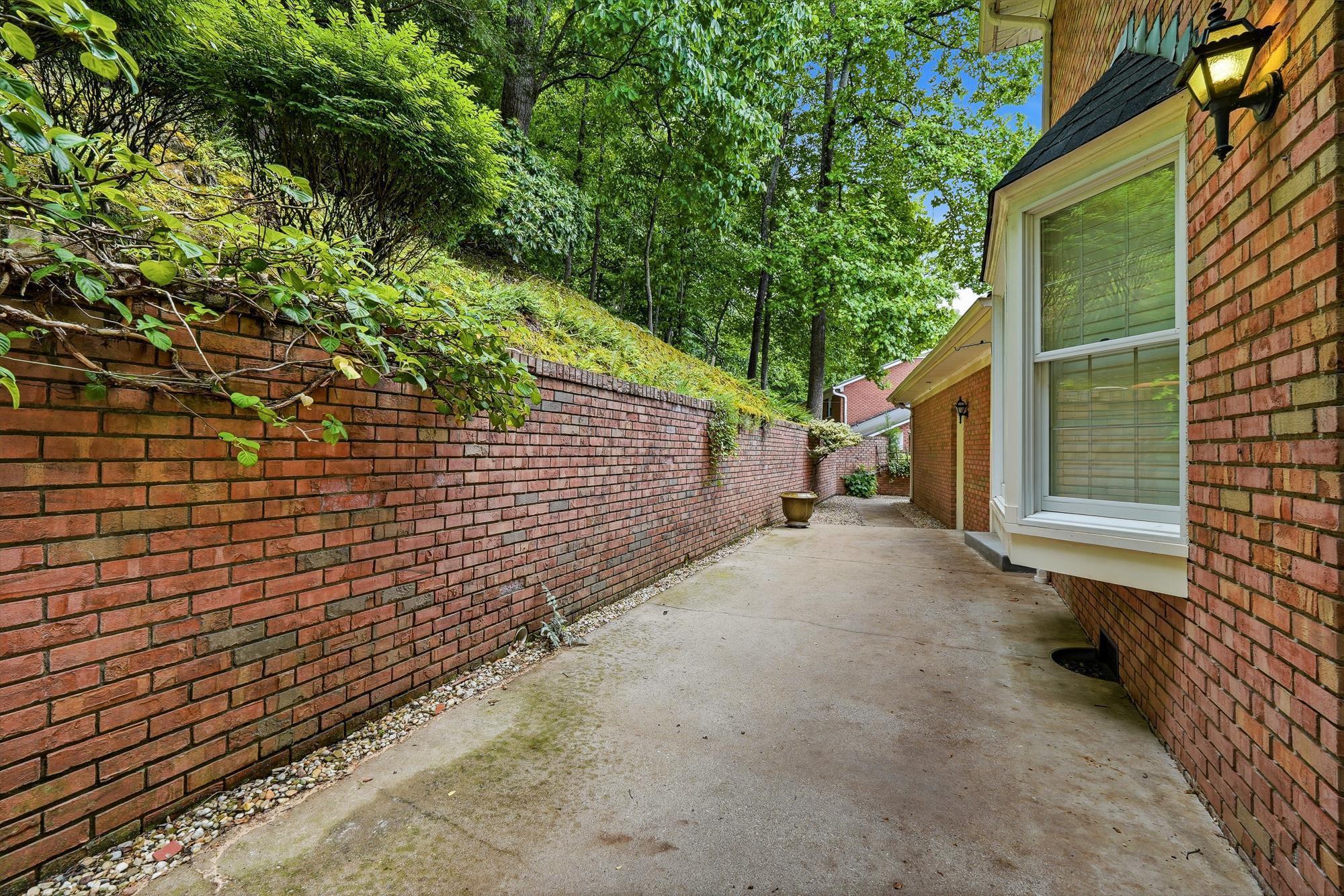 68 Camelot Dr
