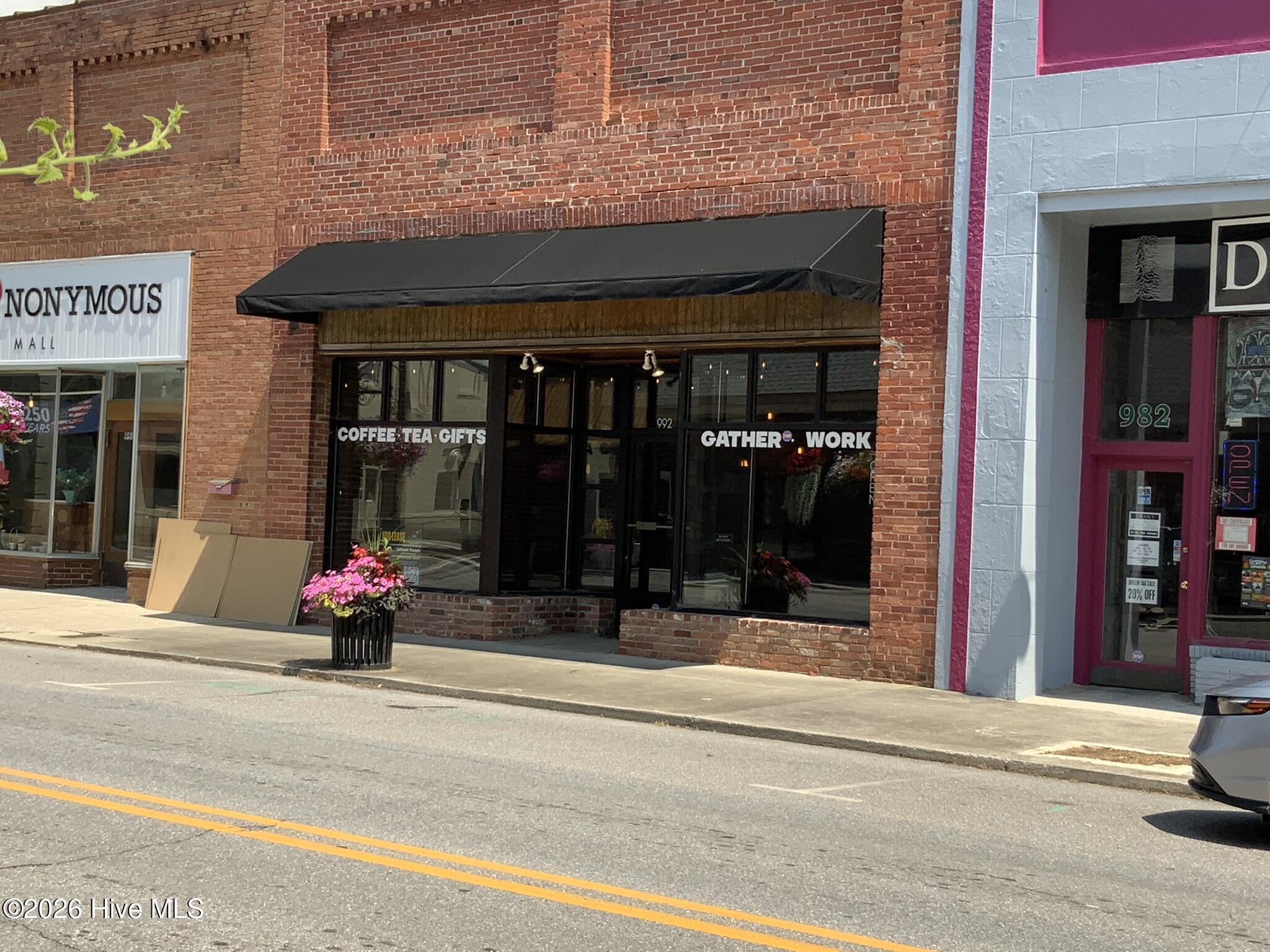 992 Main Street