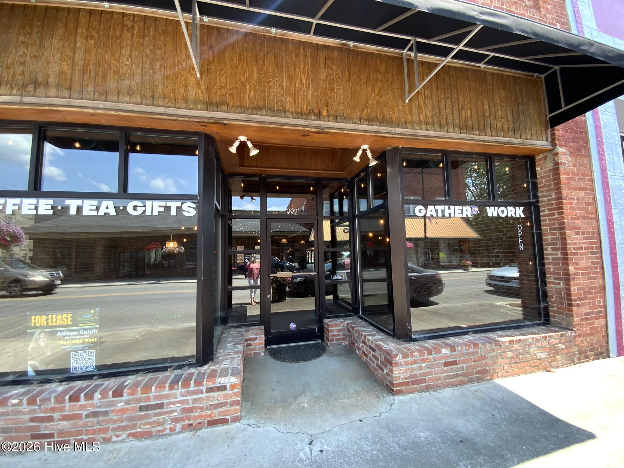 992 Main Street