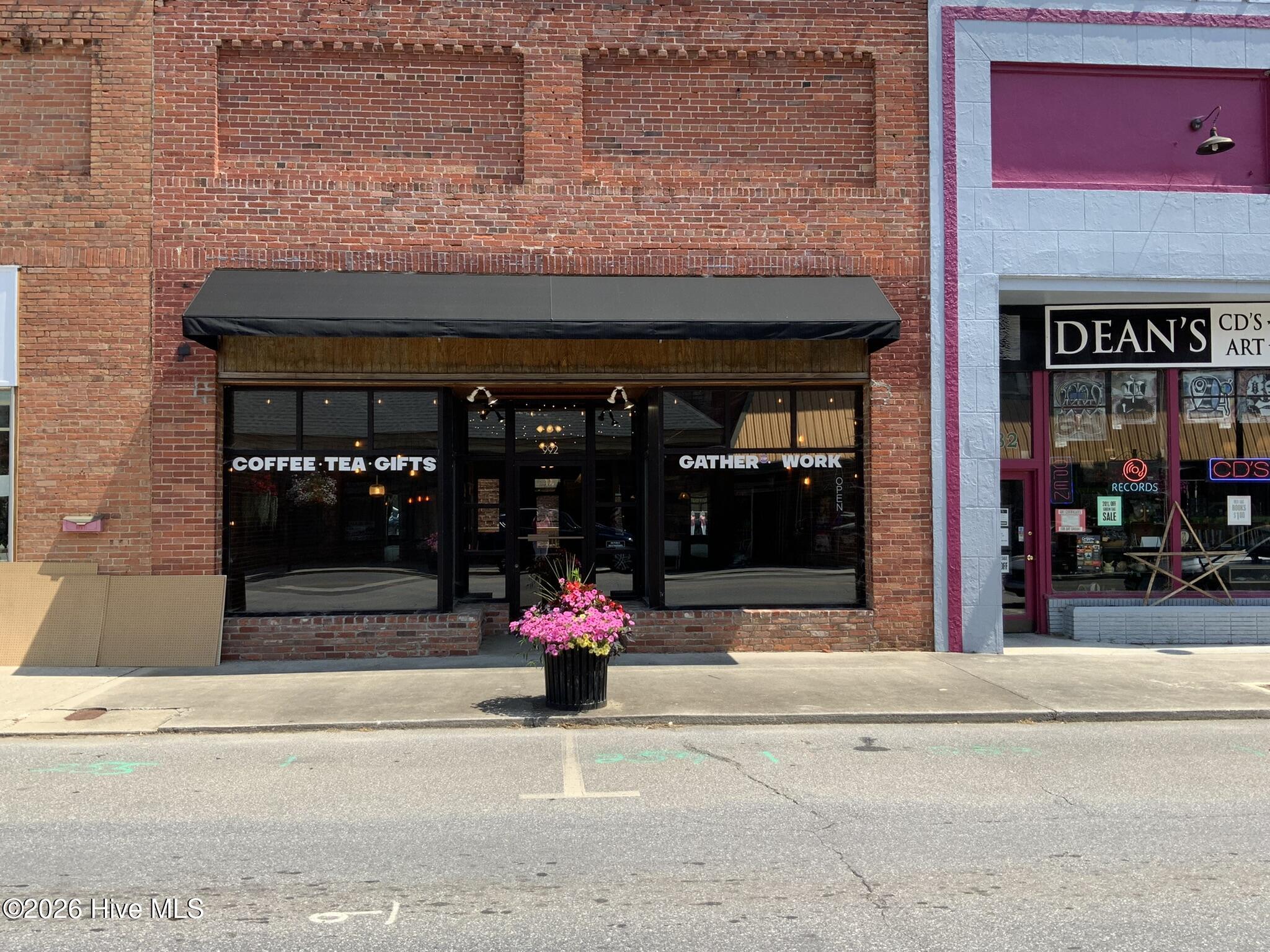 992 Main Street