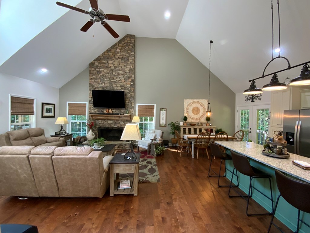 760 Pinedale Lane
