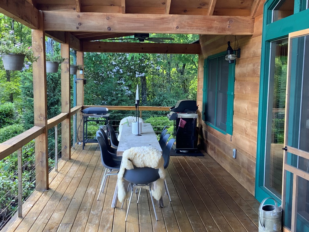 386 Preserve Valley Road