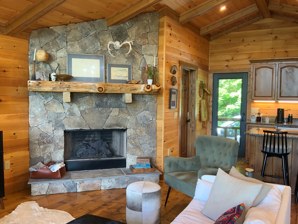 386 Preserve Valley Road