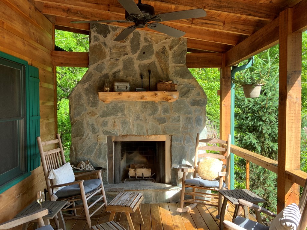 386 Preserve Valley Road