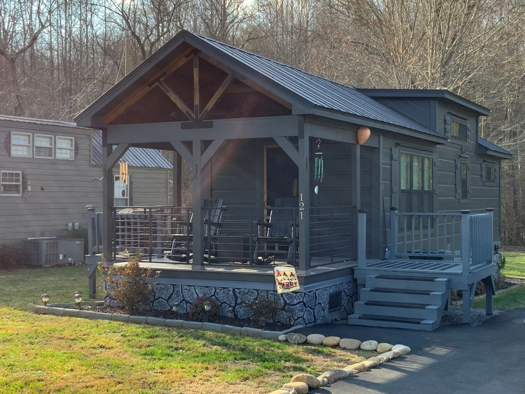 121 Lazy Bear Trail