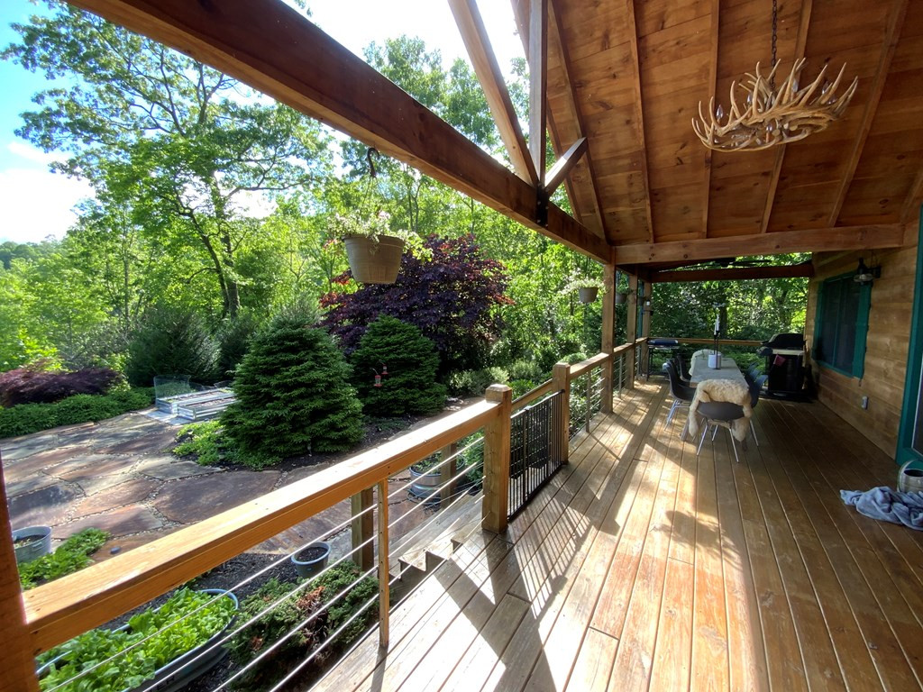386 Preserve Valley Road