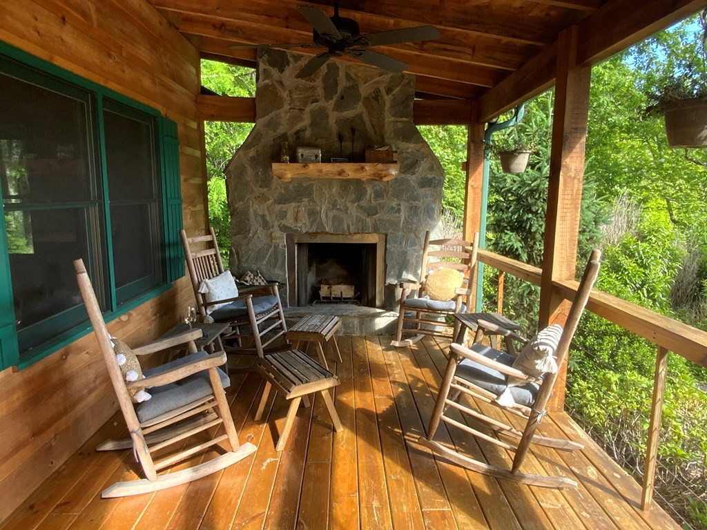 386 Preserve Valley Road