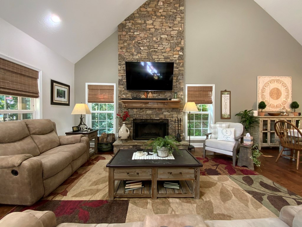 760 Pinedale Lane