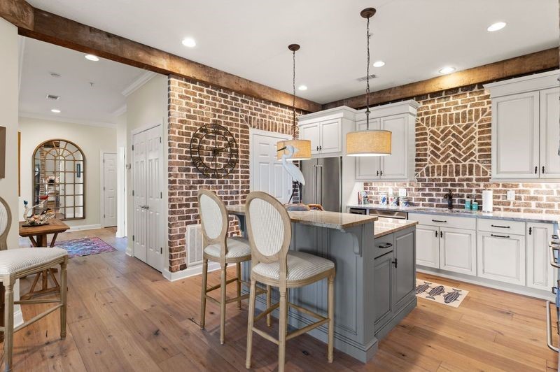 2206 Grand View Drive