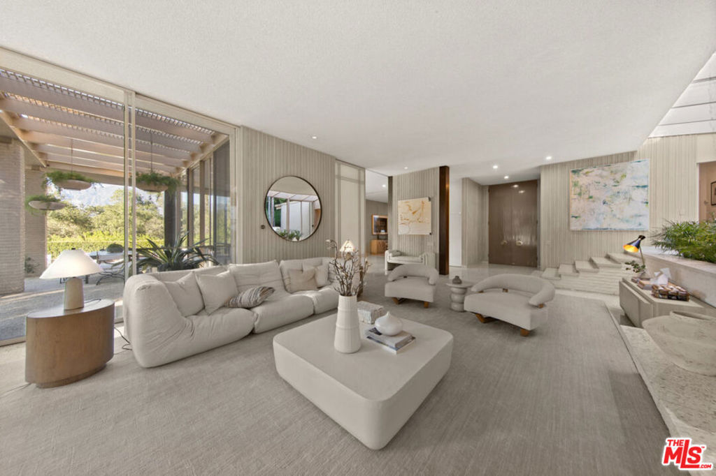 828 Flintridge Avenue