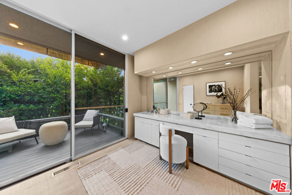 828 Flintridge Avenue