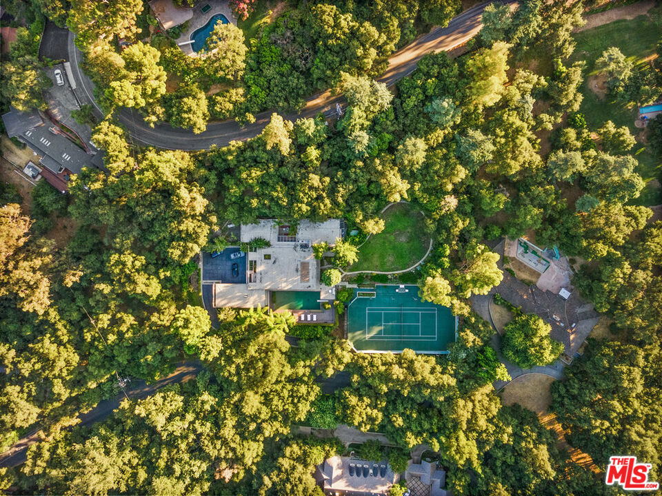 828 Flintridge Avenue