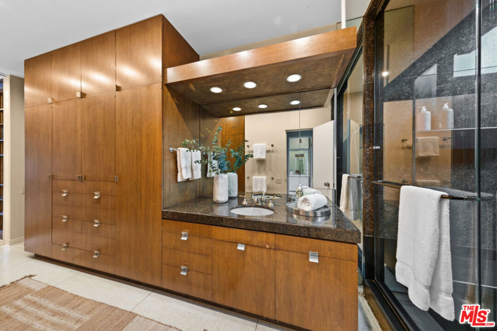 828 Flintridge Avenue