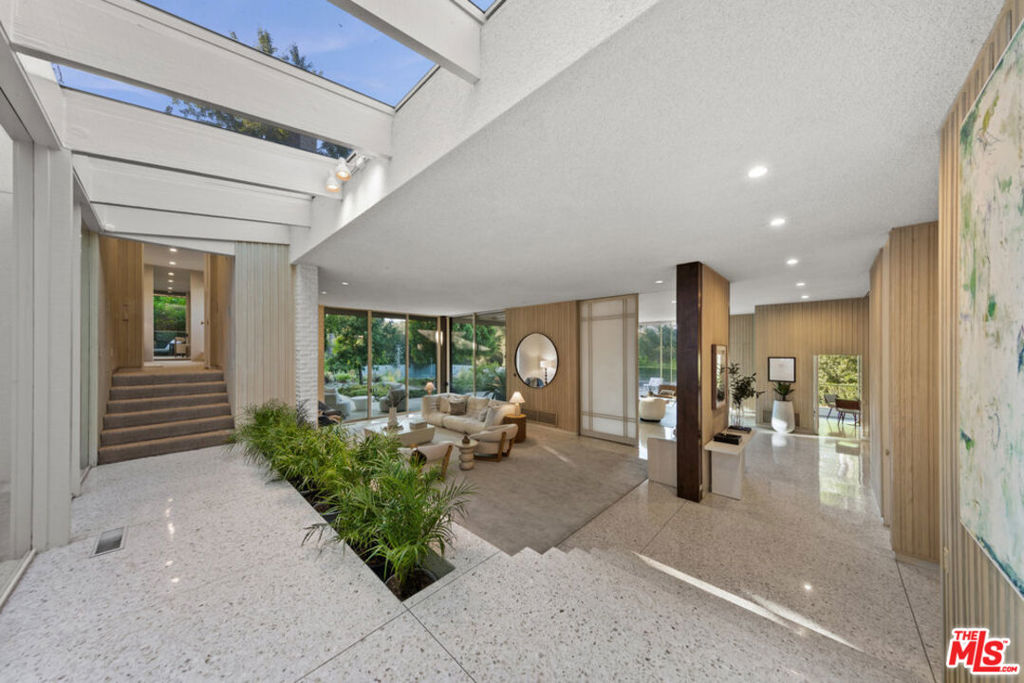 828 Flintridge Avenue