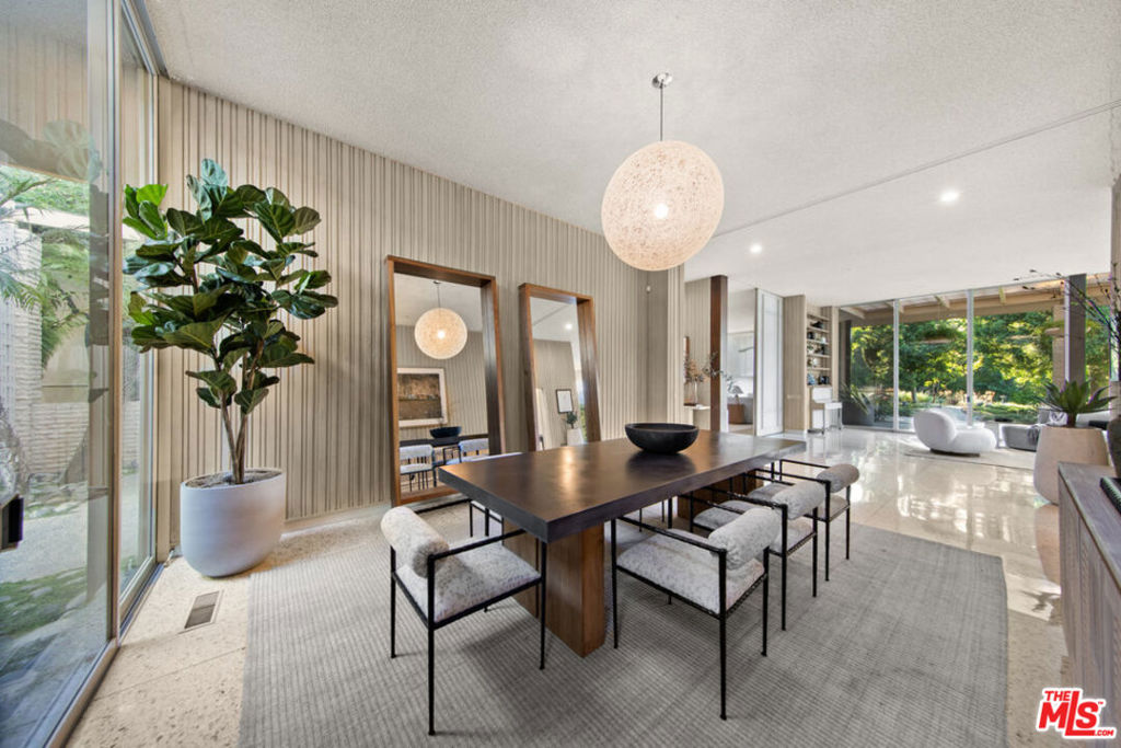 828 Flintridge Avenue