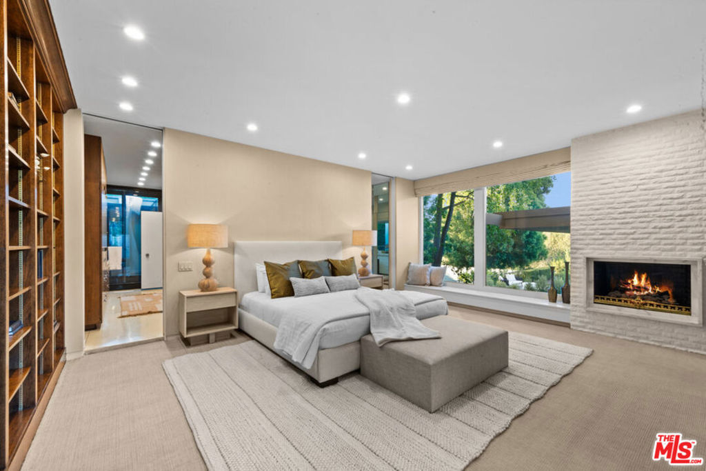 828 Flintridge Avenue