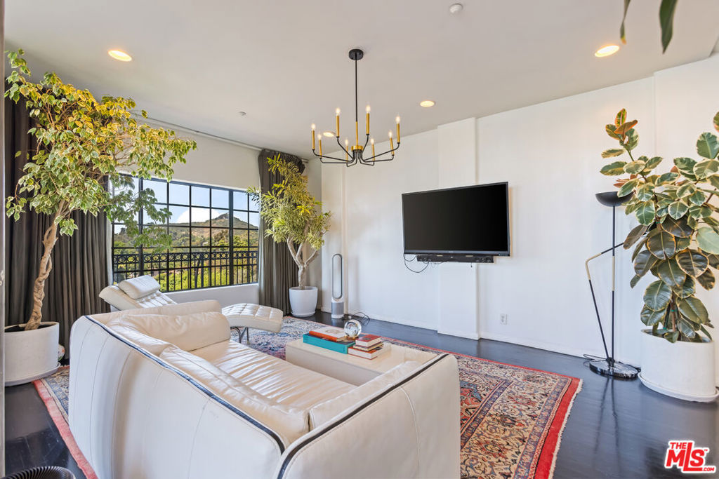 2651 La Cuesta Drive