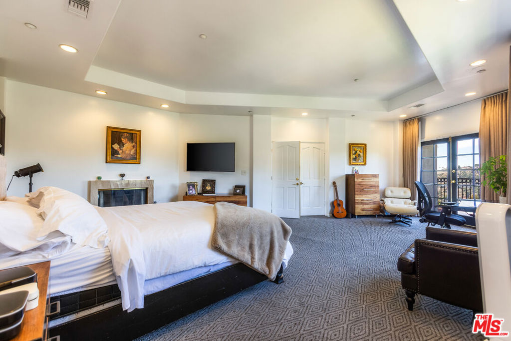 2651 La Cuesta Drive