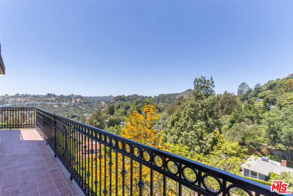 2651 La Cuesta Drive