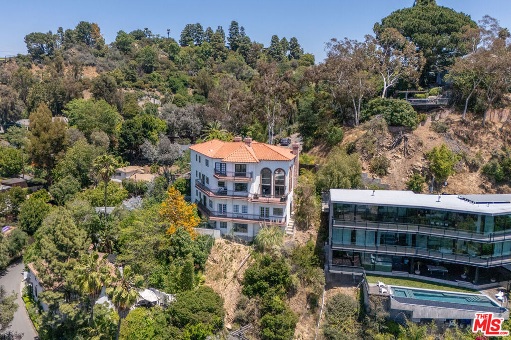 2651 La Cuesta Drive