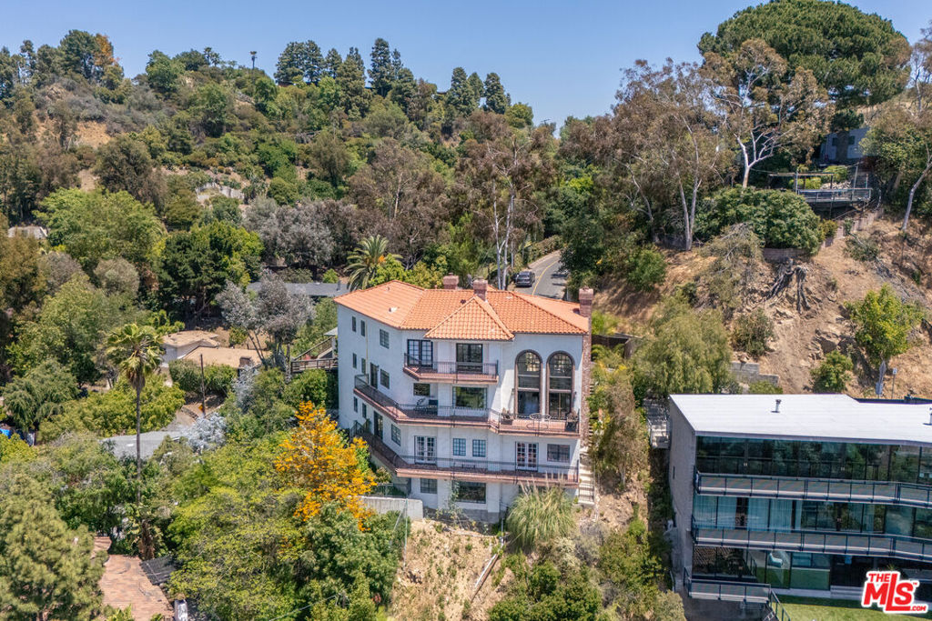 2651 La Cuesta Drive