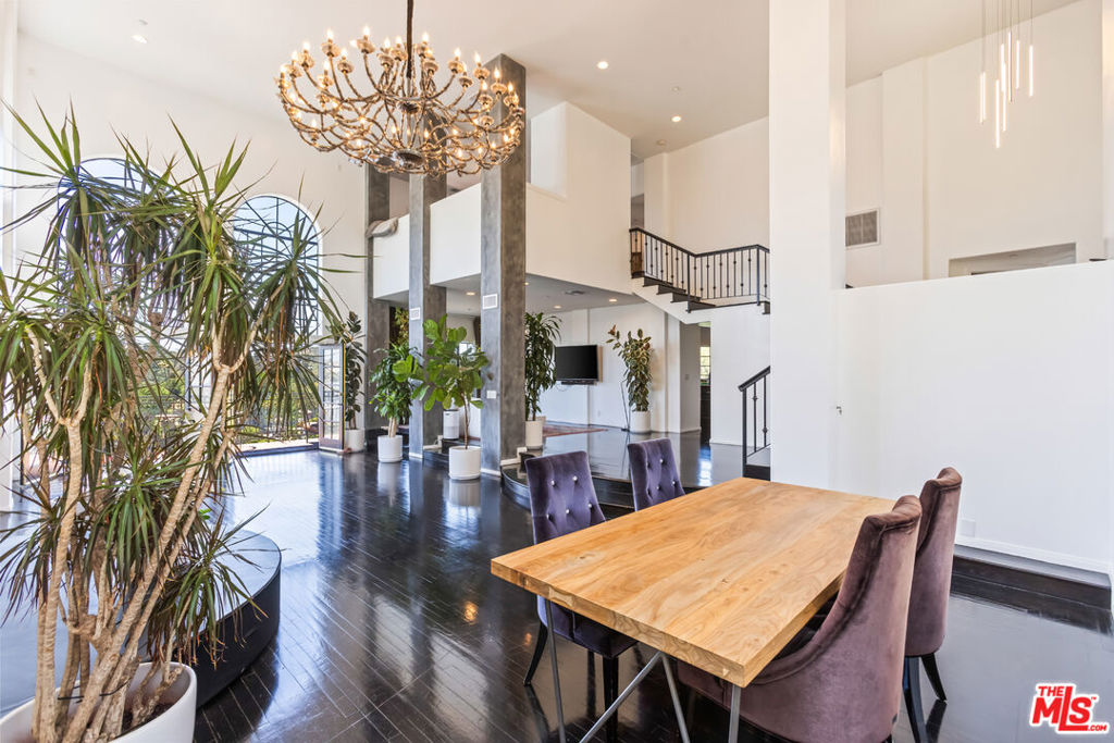 2651 La Cuesta Drive
