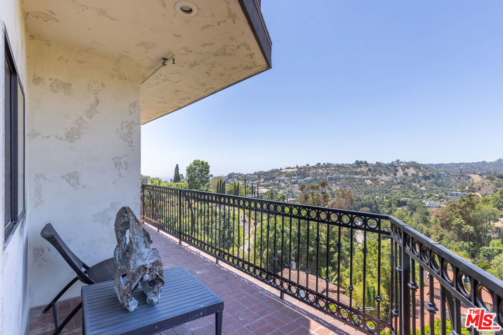 2651 La Cuesta Drive
