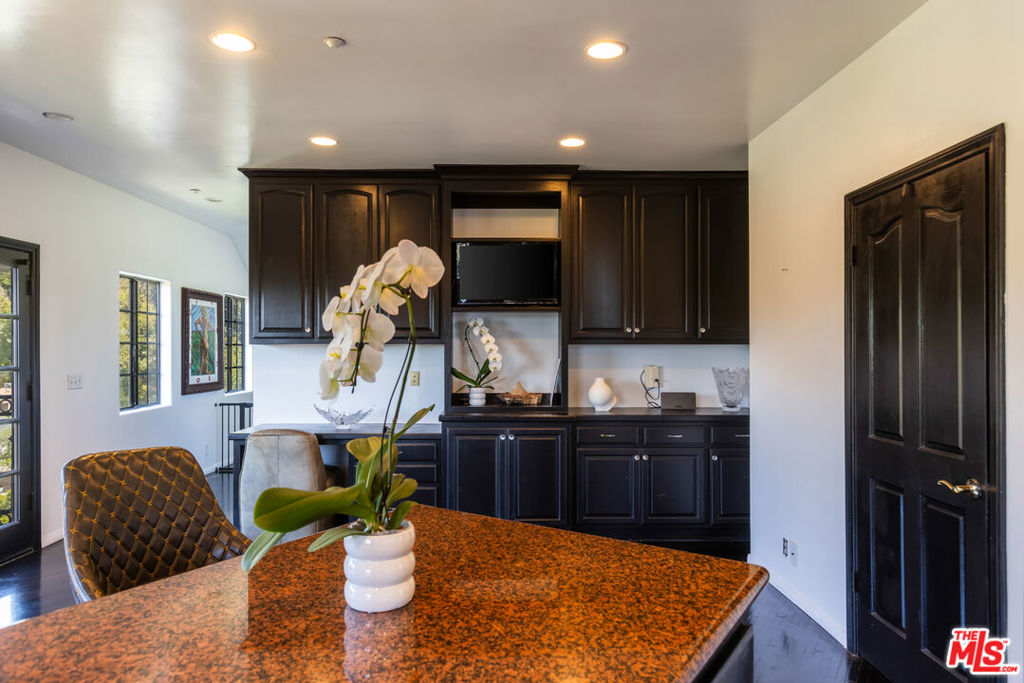 2651 La Cuesta Drive