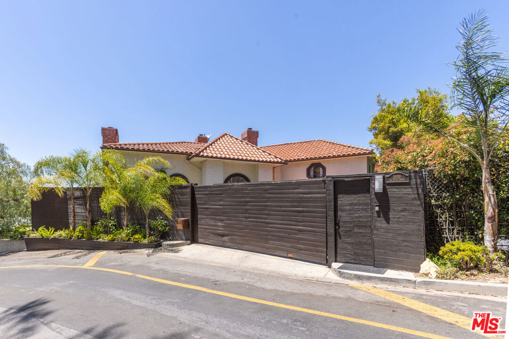 2651 La Cuesta Drive