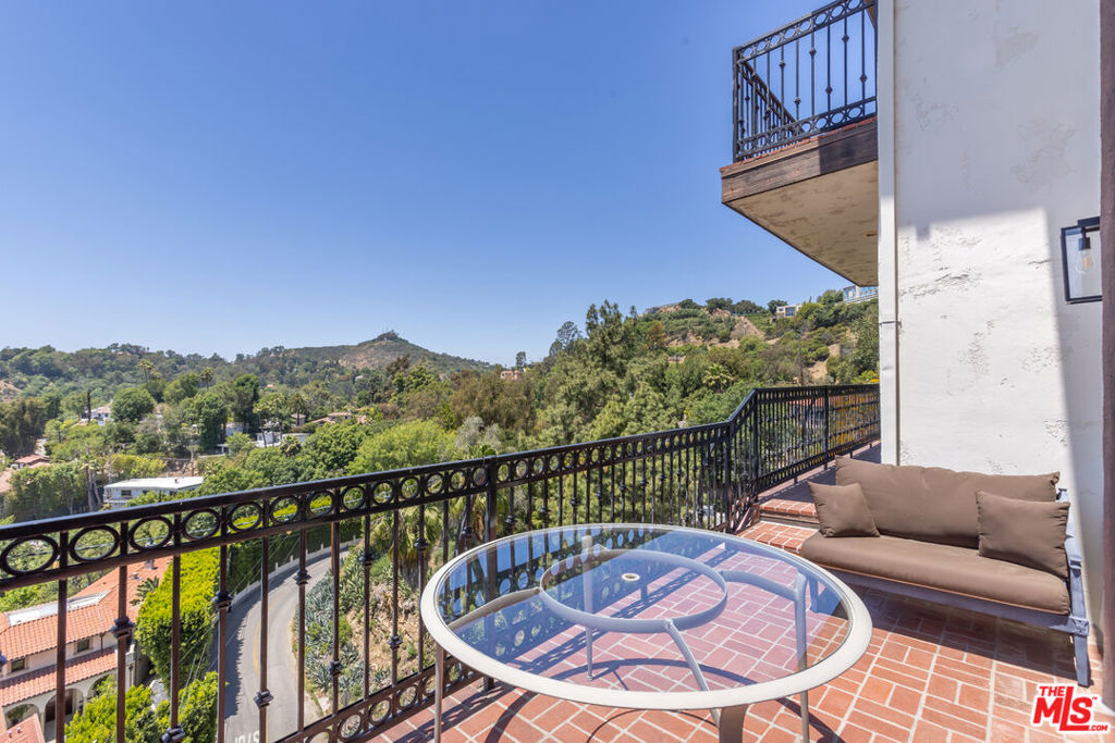 2651 La Cuesta Drive
