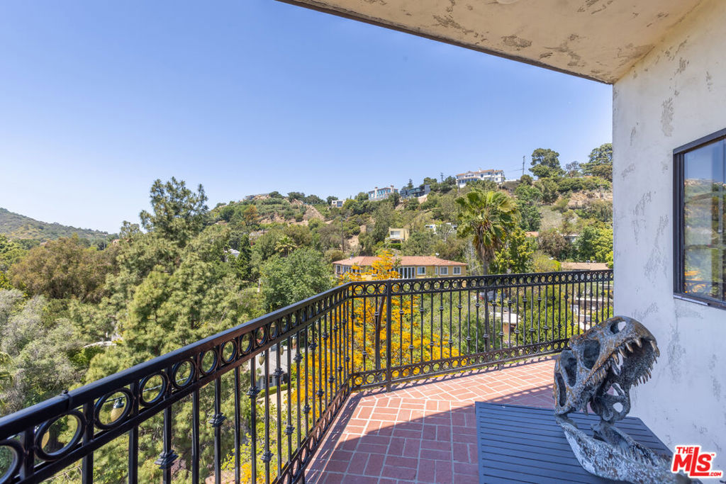 2651 La Cuesta Drive