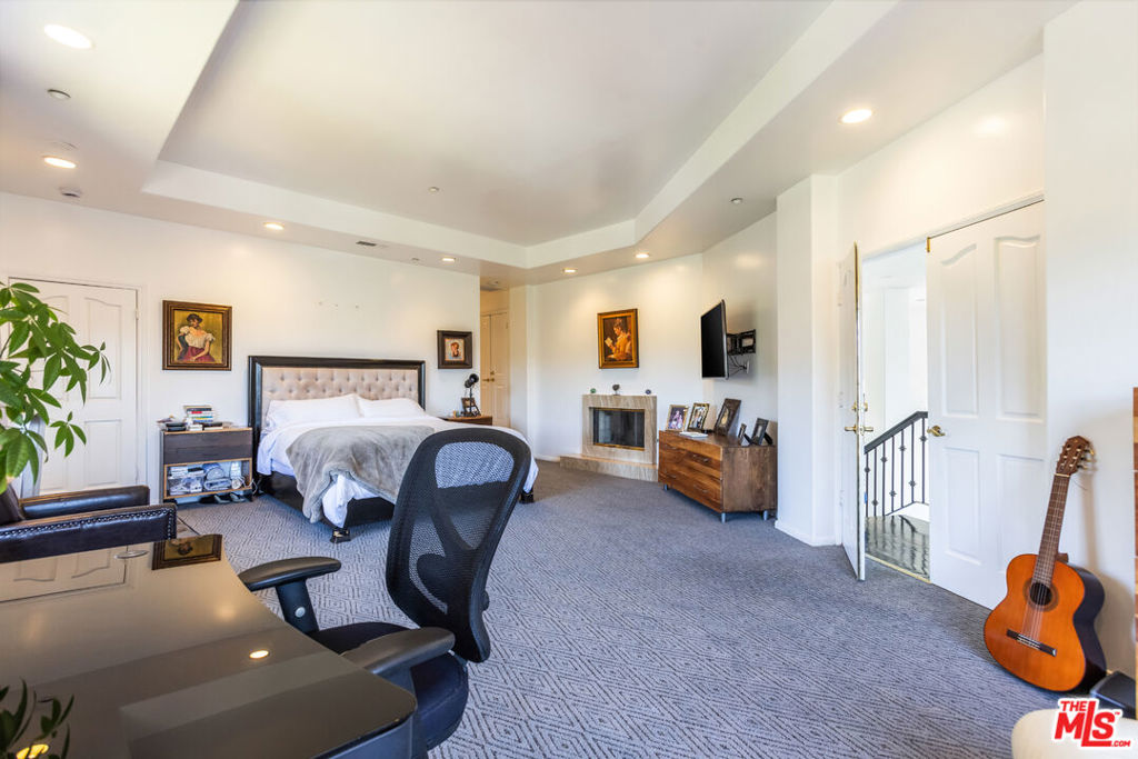 2651 La Cuesta Drive