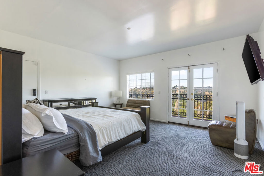 2651 La Cuesta Drive