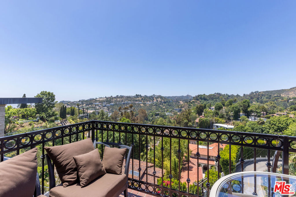 2651 La Cuesta Drive