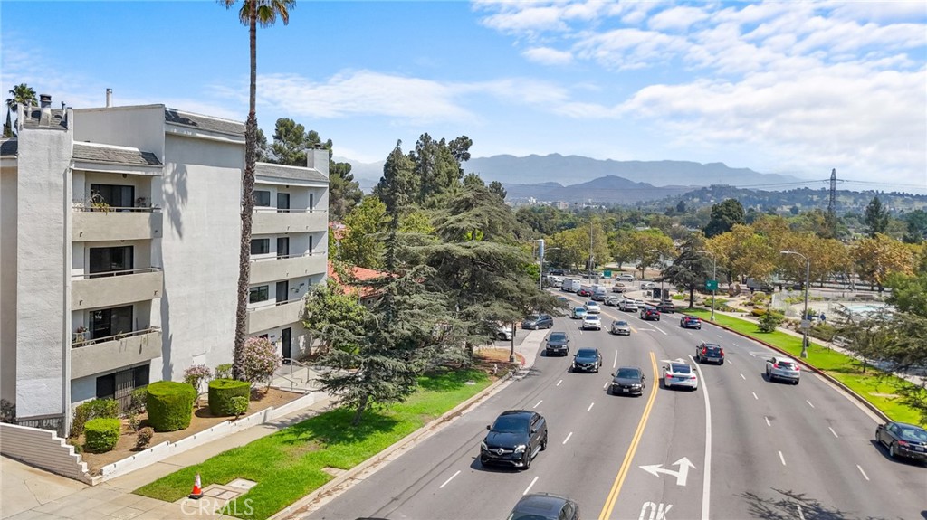 3663 Los Feliz Boulevard 6
