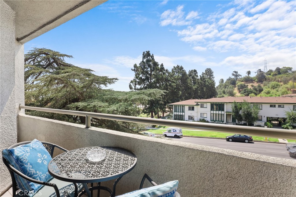3663 Los Feliz Boulevard 6