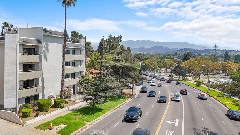 3663 Los Feliz Boulevard 6