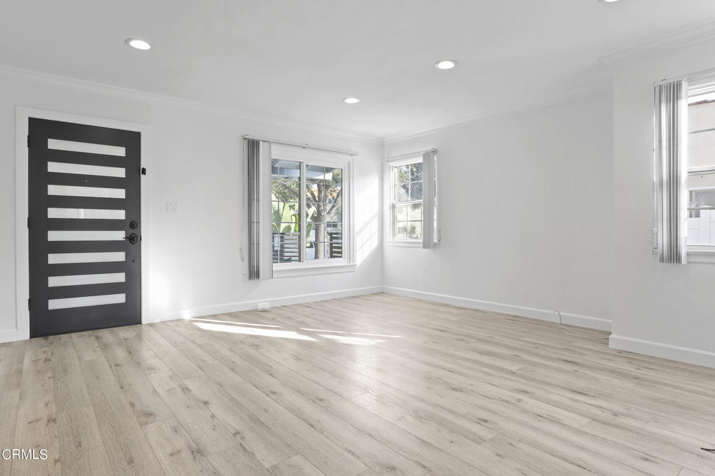 1131 Thompson Avenue Unit: 1