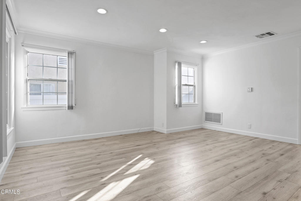 1131 Thompson Avenue Unit: 1